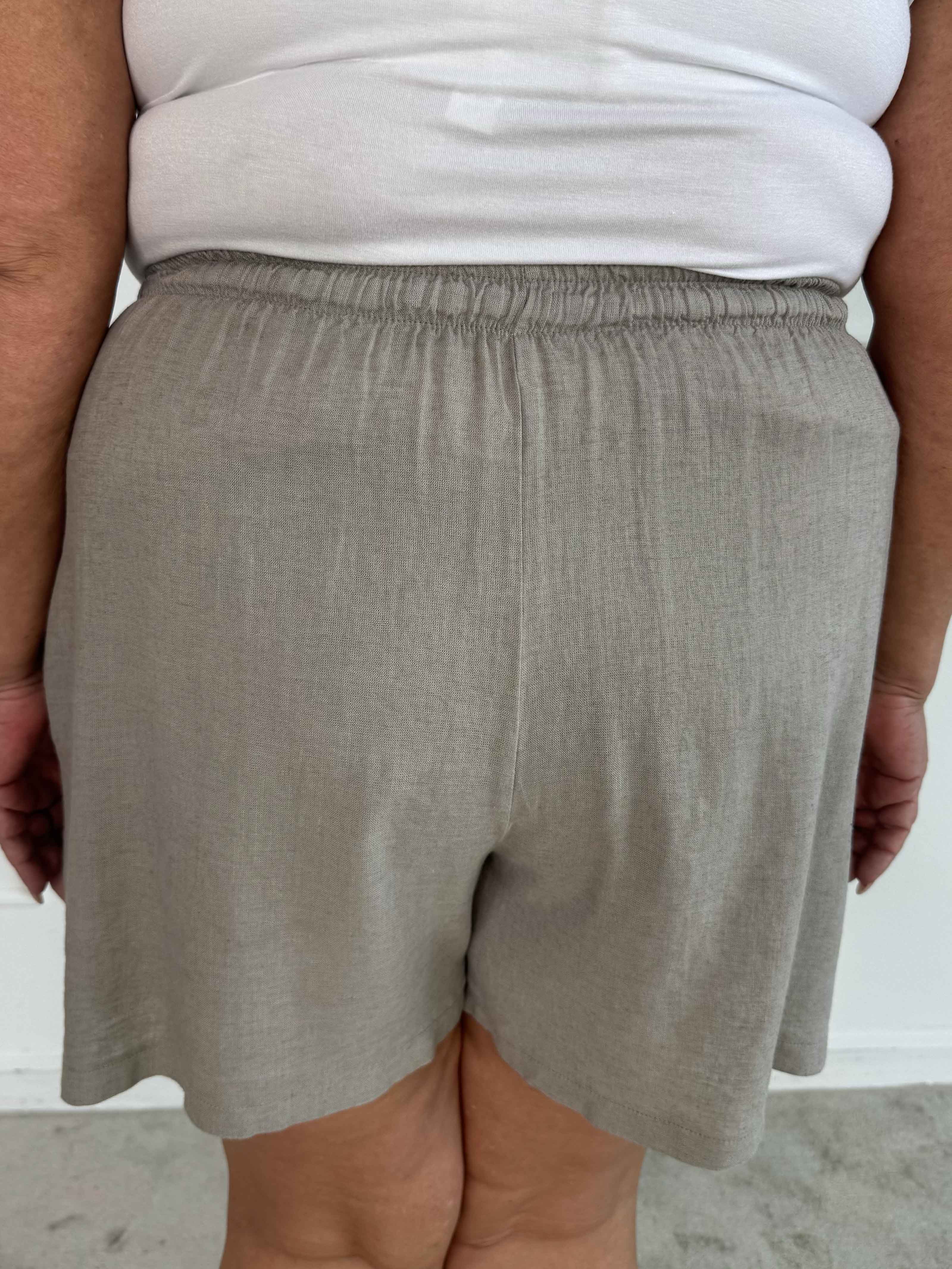 Clara Shorts - Lette shorts i viskose og hør